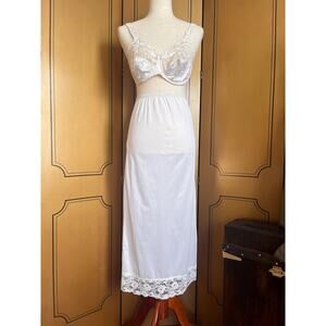 Vintage half slip underskirt with lace trim size S